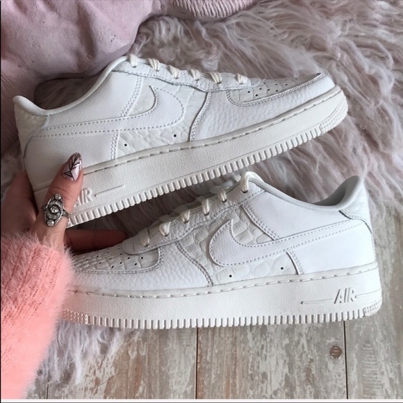 NWT Nike Air Force 1 Triple White - Picture 5 of 8